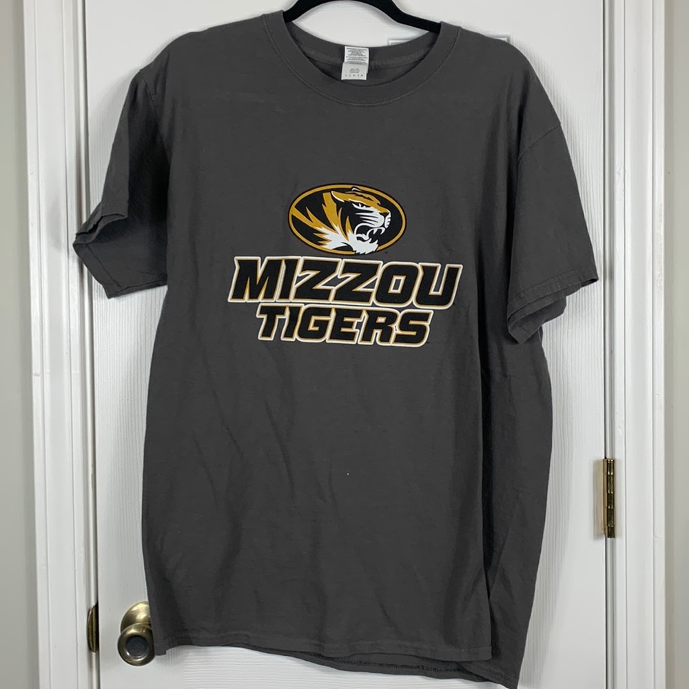 Gildan University of Missouri grey short sleeved tee shirt size Lg. Mizzou Tiger